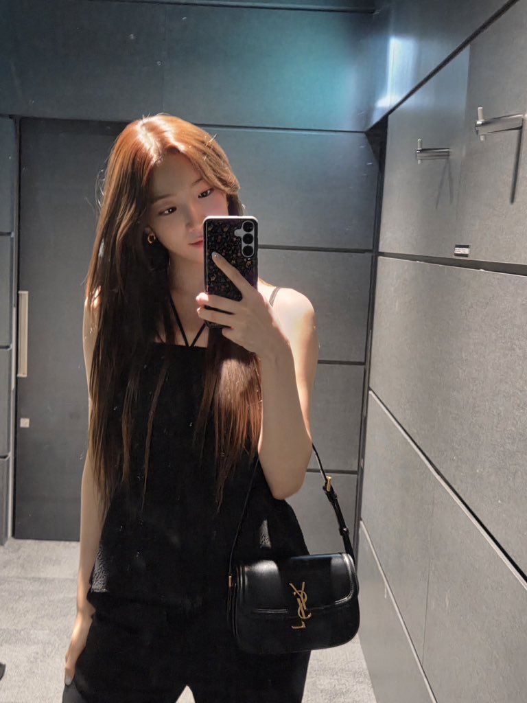 kzhcentric's tweet photo. weverse update https://t.co/rmE3C8uvgV