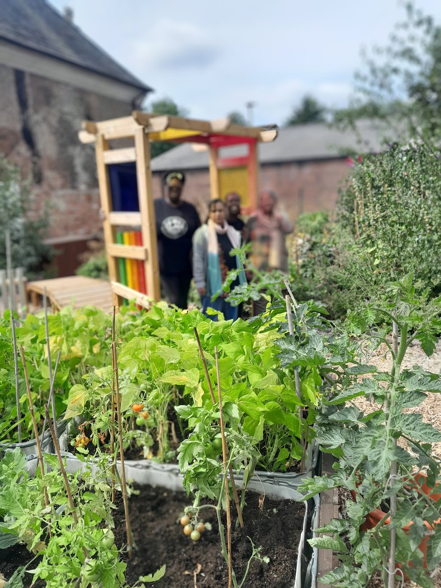 Some of our lovely, food growing course participants, enjoying the E2 Urban Garden at Home Farm, Beaumont Leys today.
@E2Urbangarden
The Conservation Volunteers - Leicestershire &amp; Rutland