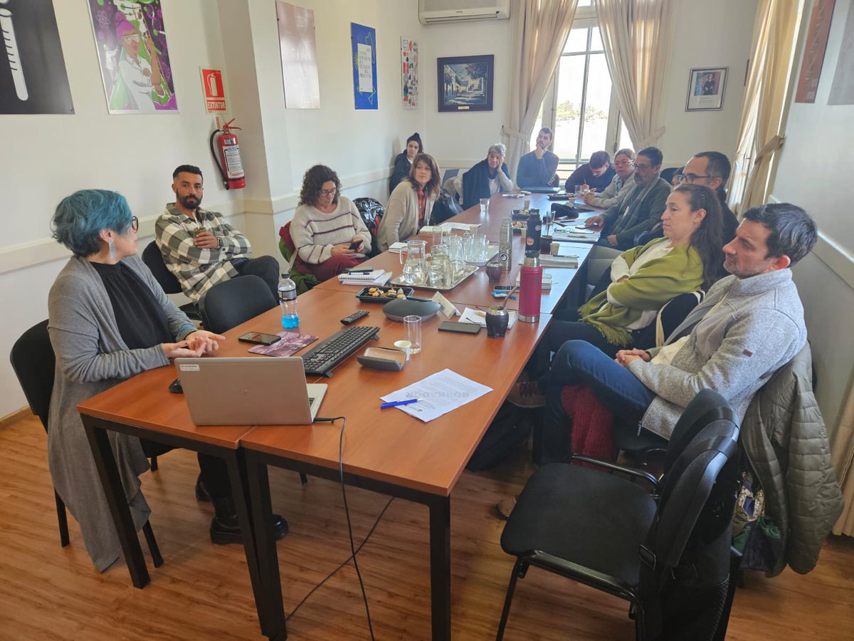 🇺🇾 Continuamos el proceso para construir las bases de una gobernanza democrática de las grandes plataformas digitales en Uruguay

Ayer realizamos la primera de varias instancias de consulta, con organizaciones de la sociedad civil.