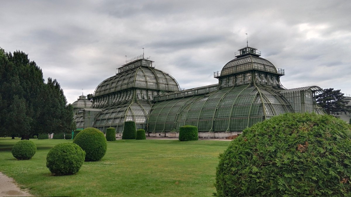 "Palmenhaus" ("Casa de las palmeras") en Schönbrunn, Viena (Gridl, 1882). #invernadero #Gewächshaus #Treibhaus #greenhouse #arquitectura #architecture #steampunk #modernismo #modernism #jugendstil #podcast #podcasting  #viajarcaminando #travelbyfoot👣 

go.ivoox.com/rf/137169399