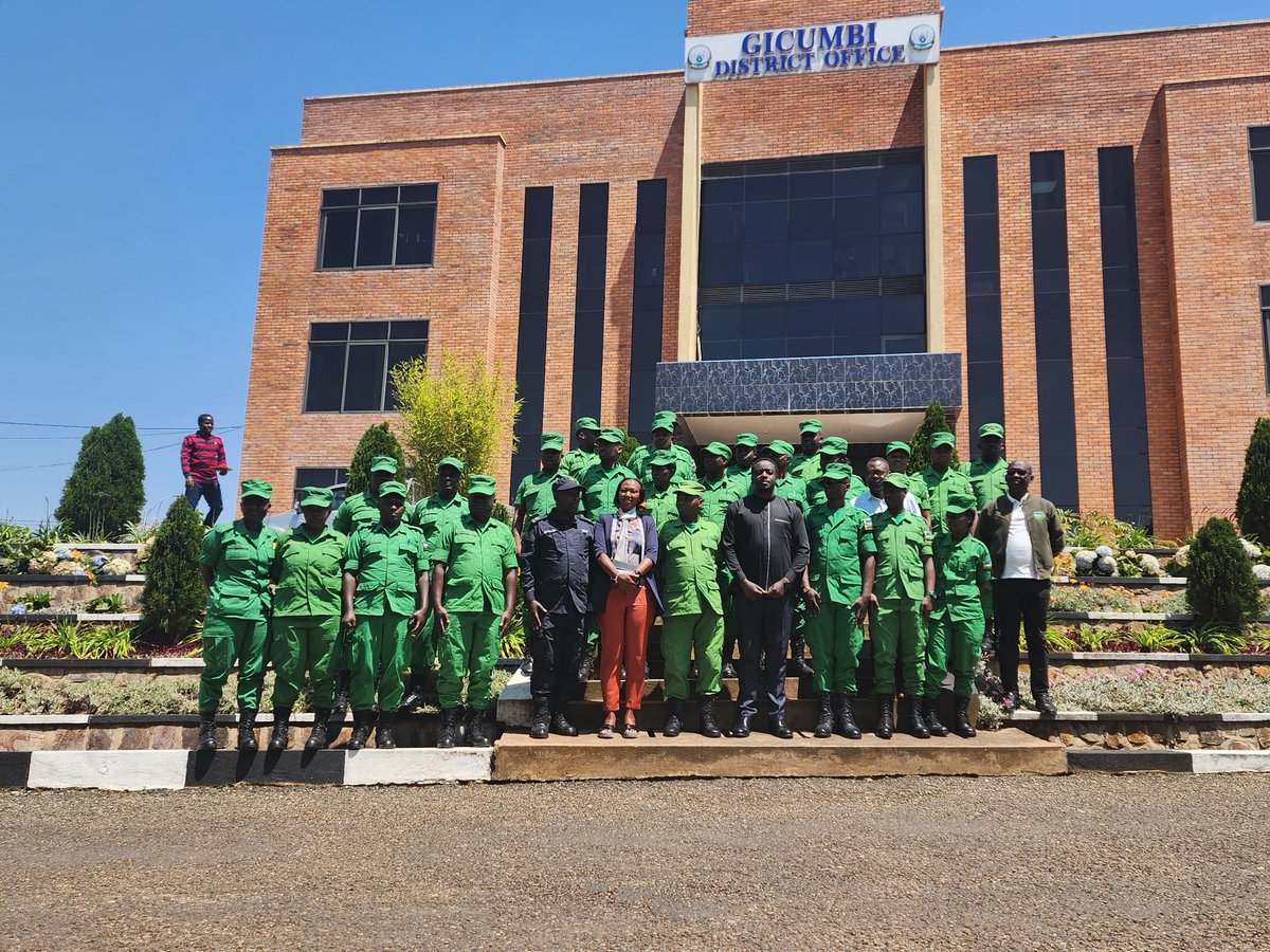 Umuyobozi w’Akarere, Bwana <a href="/NzabonimpaEmmy/">Emmanuel NZABONIMPA</a> yayoboye umuhango w’ihererekanya bubasha hagati ya Nyangabo J.Paul wimuriwe i Burera na Habiyakare Etienne wagizwe DASSO Coordinator mushya.
Yabasabye ubufatanye mu gukorera abaturage no kurushaho guteza imbere umutekano. <a href="/RwandaLocalGov/">Ministry of Local Government | Rwanda</a>