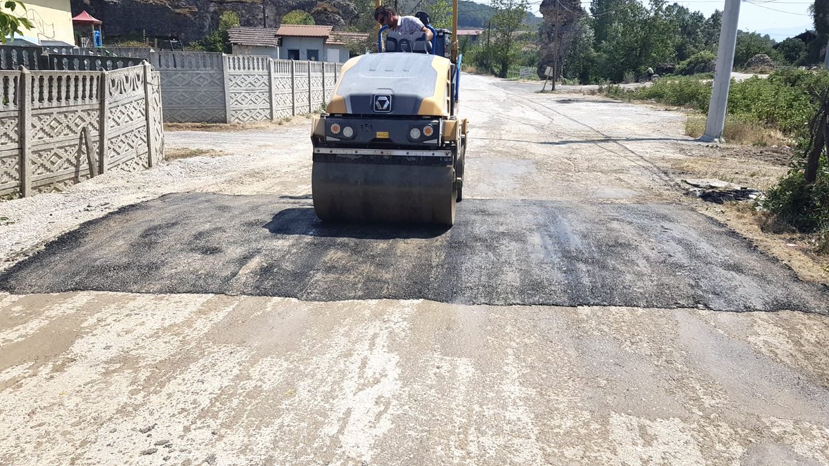 📍Güldere Köyü

Yol ve Ulaşım Hizmetleri Müdürlüğü ekiplerimiz, Güldere Köyü’nde deformasyona uğrayan yollarda bakım-onarım çalışmalarını sürdürüyor.👷‍♂️🚧

Çalışma kapasamında yol konforunu ve sürüş güvenliğini arttırmak amacıyla asfalt yama çalışmaları devam ediyor.➡️