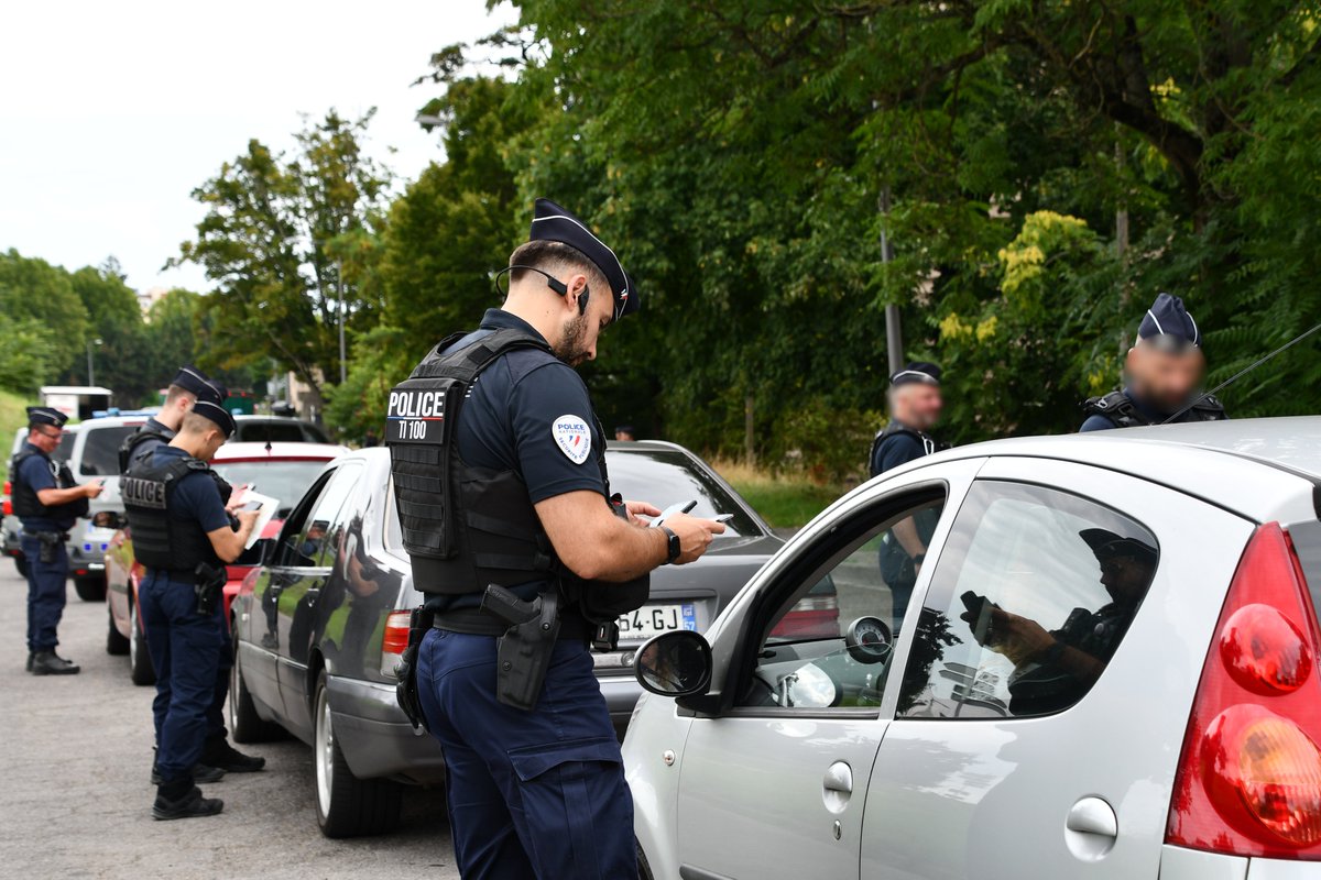 #SécuritéRoutière | A l'approche des grands chassés-croisés du mois d'août, les 👮‍♂️ de la Moselle renforcent les opérations de contrôles sur les axes routiers afin d'assurer votre sécurité.