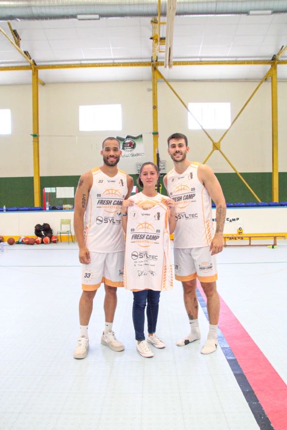 syltec's tweet photo. 🏀 El pasado domingo se clausuró el #FreshBasketballCamp en Medina del Campo.
Desde SYLTEC, fuimos testigos del cariño y entrega del staff técnico liderado por @danimanchon09 y #MikeTorres.
Una experiencia increíble… ¡Y ya se habla de una segunda edición! https://t.co/GwUGfda7OV