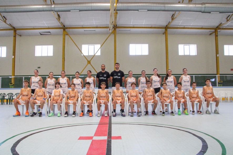 syltec's tweet photo. 🏀 El pasado domingo se clausuró el #FreshBasketballCamp en Medina del Campo.
Desde SYLTEC, fuimos testigos del cariño y entrega del staff técnico liderado por @danimanchon09 y #MikeTorres.
Una experiencia increíble… ¡Y ya se habla de una segunda edición! https://t.co/GwUGfda7OV