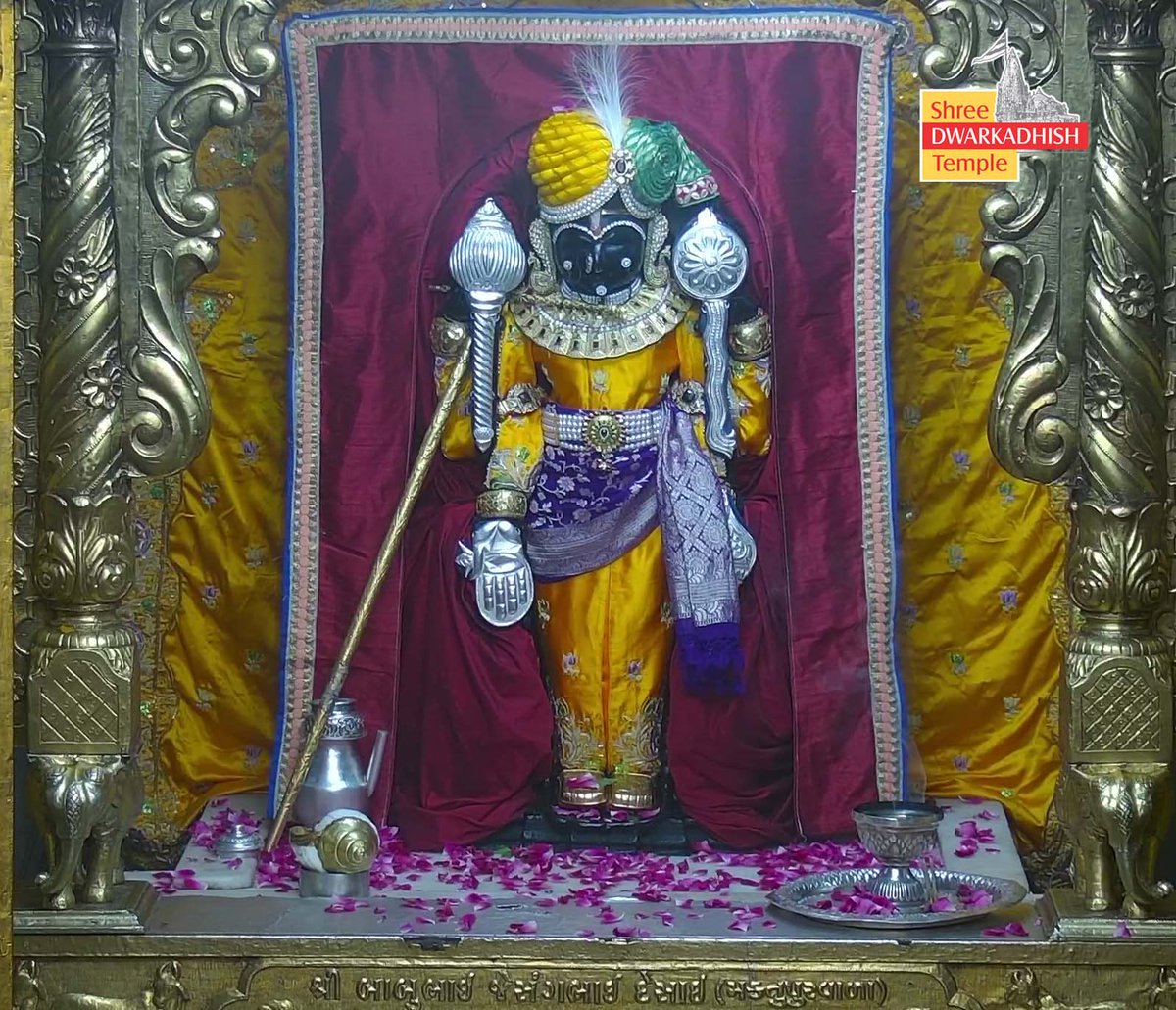 राजाधीराज द्वारीकाधीशजी के संध्या दर्शन 🙏🏻
श्री द्वारकाधीश मंदिर द्वारका,गुजरात
दिनांक :- 31/07/2025 गुरुवार                              

#dwarka #sandhyaaarti 
#shreedwarkadhishjagadmandirdwarka