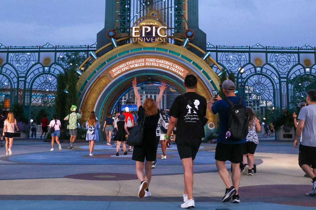 Quarterly report: Epic Universe debut boosts Comcast theme park revenue trib.al/PG2oBgh