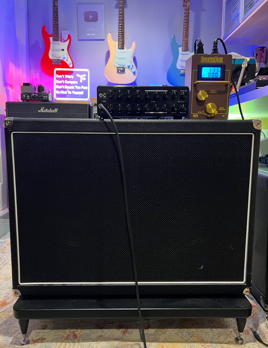 TomoJustFunky's tweet photo. @OneControlJp BJF-S100 amp head
@amp.rx Brown Box
@stringdriver 2-12s cabinet
Eminence speaker TF-1250 (based on Jensen C12N)
@solidsteel_hifi from Italy 🇮🇹
Have a great day!
@ibanezofficial @IbanezJapan #azes #azes31 #tomofujita https://t.co/D9a6Nhaacb