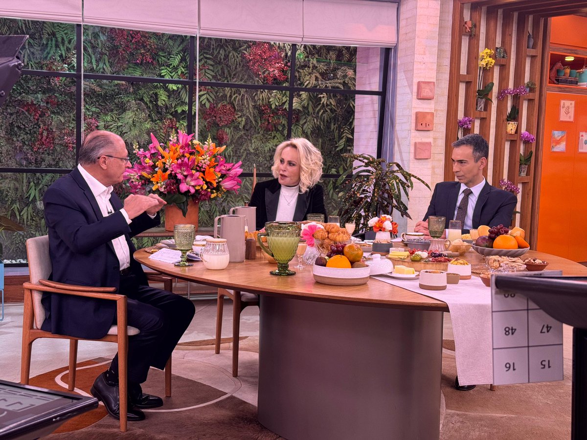 Geraldo Alckmin 🇧🇷 (@geraldoalckmin) on Twitter photo Com a <a href="/ANAMARIABRAGA/">Ana Maria Braga</a>, o <a href="/CesarTralli/">Cesar Tralli</a> e o Louro, tomando um café com as brasileiras e os brasileiros levando informação e o compromisso do presidente <a href="/LulaOficial/">Lula</a> com o diálogo e a proteção das empresas e as famílias brasileiras. Com a <a href="/ANAMARIABRAGA/">Ana Maria Braga</a>, o <a href="/CesarTralli/">Cesar Tralli</a> e o Louro, tomando um café com as brasileiras e os brasileiros levando informação e o compromisso do presidente <a href="/LulaOficial/">Lula</a> com o diálogo e a proteção das empresas e as famílias brasileiras.