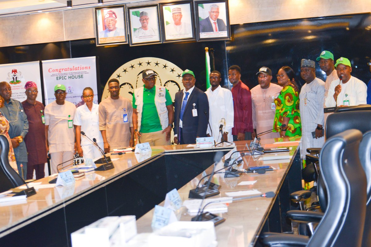 Permanent Secretary Federal Ministry of Housing and Urban Development, Dr Shuaib M.L Belgore officially Declare open A -one day free eye screening programme for officers of the Ministry.Thursday 31st July, 2025

fmhud.gov.ng/gallary/250708…