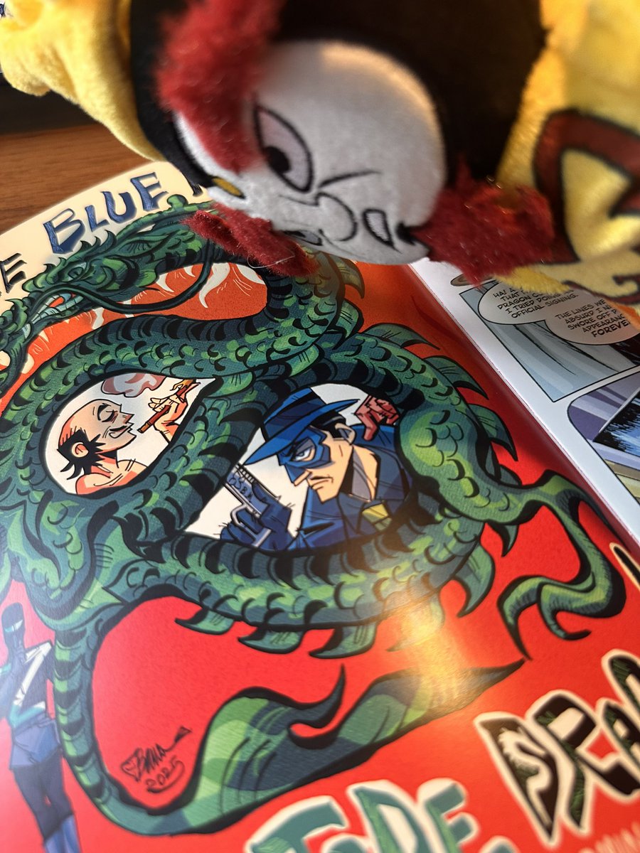 Making Malcolm look at art of his dads situationships because venture bros lore is crazy