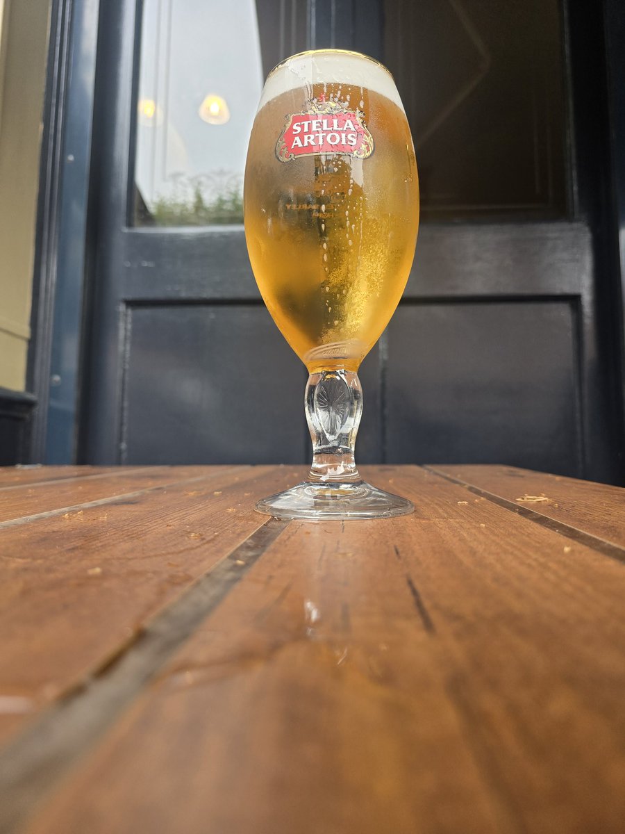 Bit of local Pub news ahead of a couple of busy days of Pub activity,Ken Livingstone is banned from my local Wetherspoons in Cricklewood NW2 apparantely he was playing up after a few too many glasses of Red Wine on more than 1 occasion,I'll drink to that,Cheers🍻🍻👌