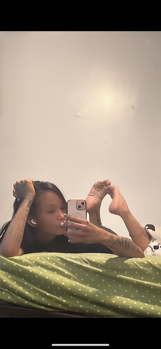 New to the foot community show love guys follow repost 💚💚💚#ticklish #footfetısh #soles #feetworshi̇p