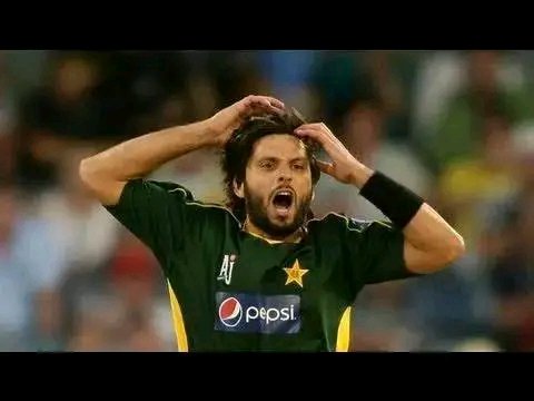 FallenCricketer's tweet image. Shahid "Duckridi" Afridi vs India in ICC World Cups:

Batting
- 93 runs in 9 innings @ 95 SR
- Highest score: 22
- Sixes: 1

Bowling
- 4 wickets in 8 innings
- 290 runs conceded

Overall
- played: 9
- lost: 9
- won: 🦆

Achievement 
- got thrashed in 2003 WC on his birthday