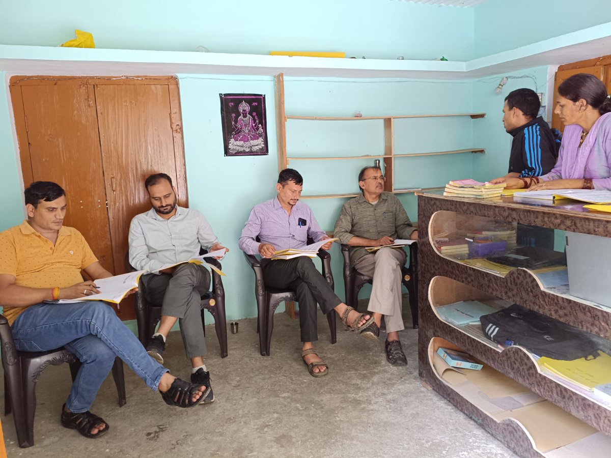 REAPNainital's tweet photo. Today with district team visited Ramgarh project area and inspected &amp; reviewed all 3 CLFs namely Samarpan, Talla Ramgarh; Swabhiman, Nathuakhan &amp; Pragati, Peora। Also visited Green bird cafe, Shyamkhet, Herbal CBO enterprise etc।
@REAPNainital @REAPUttarakhand 
@CdoNainital https://t.co/7LHjRvbGNA