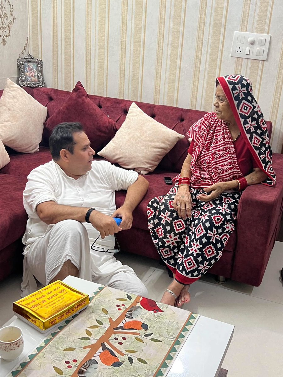 माँ (जिज्जी) के सानिध्य में !
