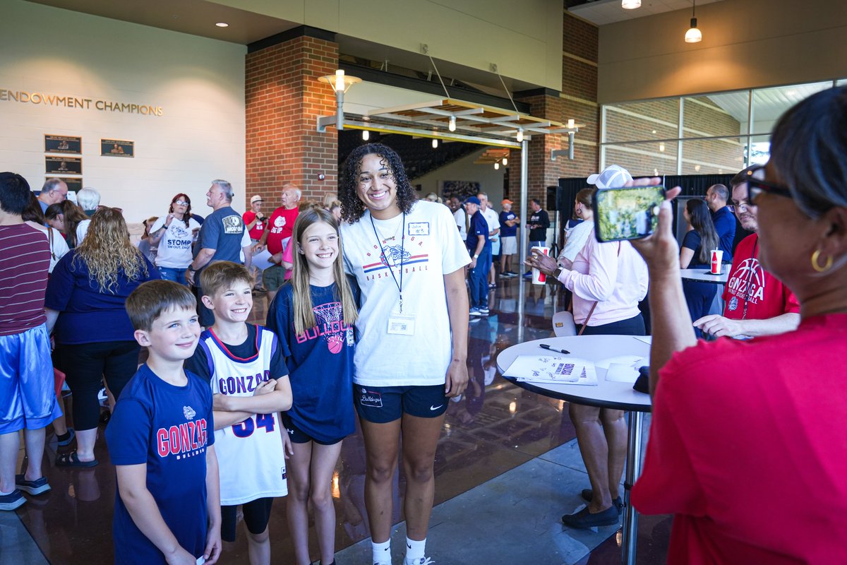 Thank you to our fans who came out to our meet and greet yesterday! 🫶