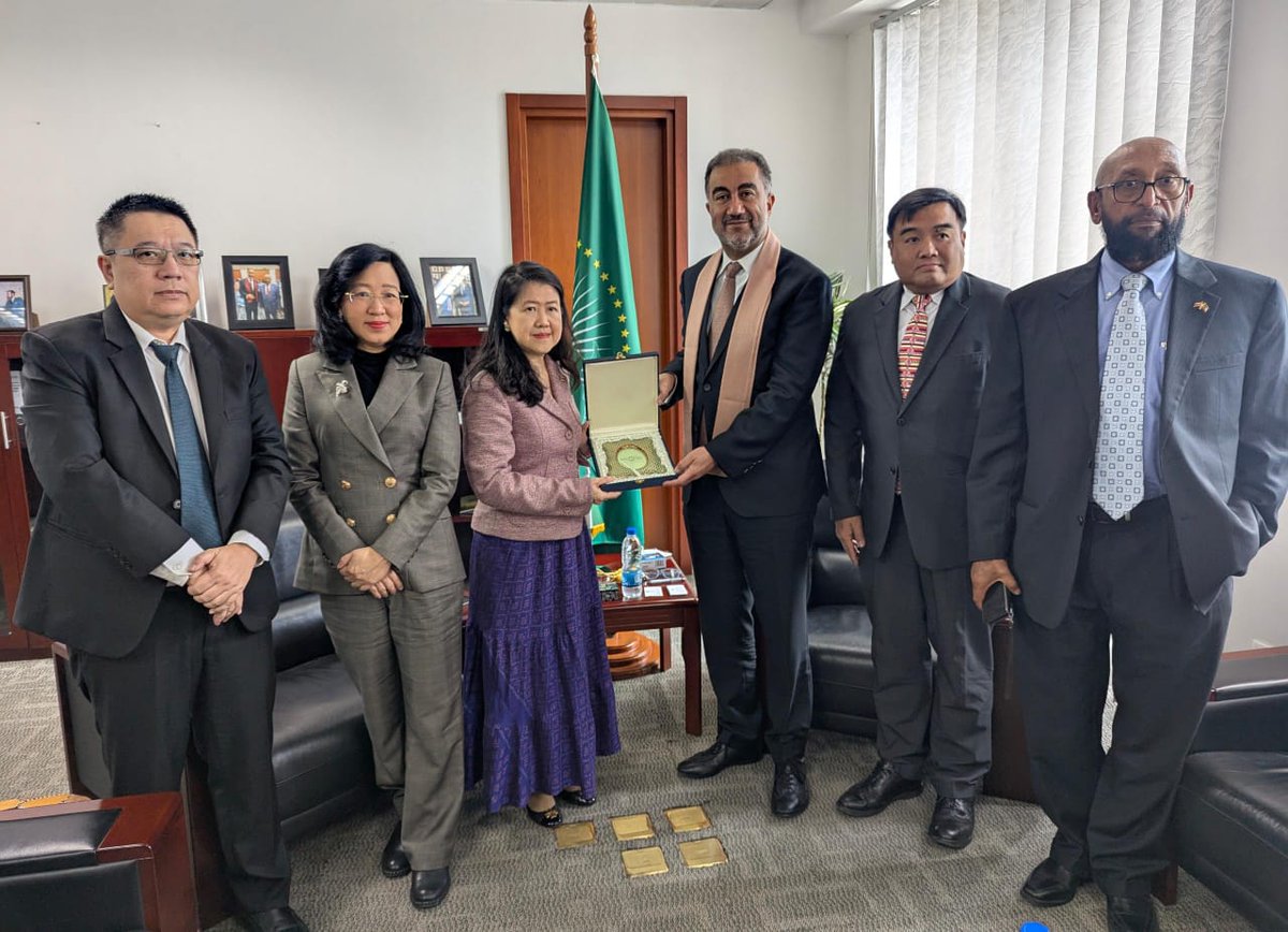 I was honored to receive on behalf of H.E Chairperson of the <a href="/_AfricanUnion/">African Union</a> Commission a High-Level Delegation from <a href="/MFAThai/">กระทรวงการต่างประเทศ | MFA of Thailand</a> #TICA. A great opportunity to discuss the important potential for strengthened cooperation and partnership in implementation of #Agenda2063 <a href="/NuursViews/">Nuur Mohamud Sheekh</a>
