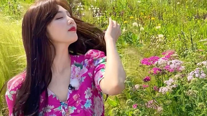 REDPRISM_off's tweet image. Como fan de este nuevo lanzamiento #𝐢cecr͞eam·ℭake, si o si tenia que salir para apoyar a esta bebé que nos está mostrando este nuevo temazo con su #αutö𝑚atic甘味 que me dejó enamorada de lo mucho que me gustó.

𝐦a𝕘n𝑜l𝐢a  ⭑𖦹 ׂ 𓈒 🪻  𝕚k𝑢r𝐚.