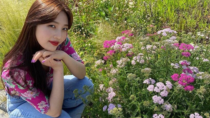 REDPRISM_off's tweet image. Como fan de este nuevo lanzamiento #𝐢cecr͞eam·ℭake, si o si tenia que salir para apoyar a esta bebé que nos está mostrando este nuevo temazo con su #αutö𝑚atic甘味 que me dejó enamorada de lo mucho que me gustó.

𝐦a𝕘n𝑜l𝐢a  ⭑𖦹 ׂ 𓈒 🪻  𝕚k𝑢r𝐚.