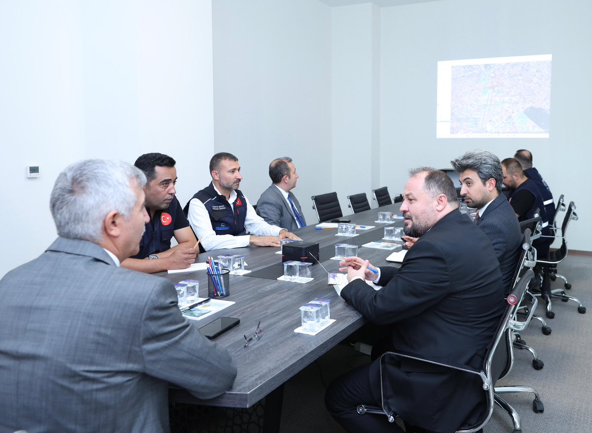 Valimiz Mükerrem Ünlüer başkanlığında, 6 Şubat depremleri sonrasında şehrimizde yürütülen kentsel dönüşüm ve yeni şehir planlaması değerlendirildi.

🏛️ Gerçekleştirilen toplantıda, afetlere dayanıklı, modern ve yaşanabilir bir Kahramanmaraş için yürütülen projeler detaylı bir