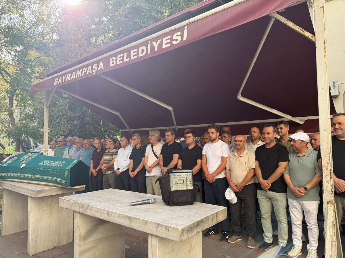 Teşkilat mensubumuz Orhan Gökçayoğlu’nun kıymetli annesi Melisa Gökçayoğlu’nun vefat haberini üzüntüyle öğrendik.
Merhumenin cenaze namazına, ikindi vakti İsmetpaşa Mahallemizdeki Orta Camii’nde teşkilat mensuplarımızla birlikte iştirak ettik.
Merhumeye Allah’tan rahmet;