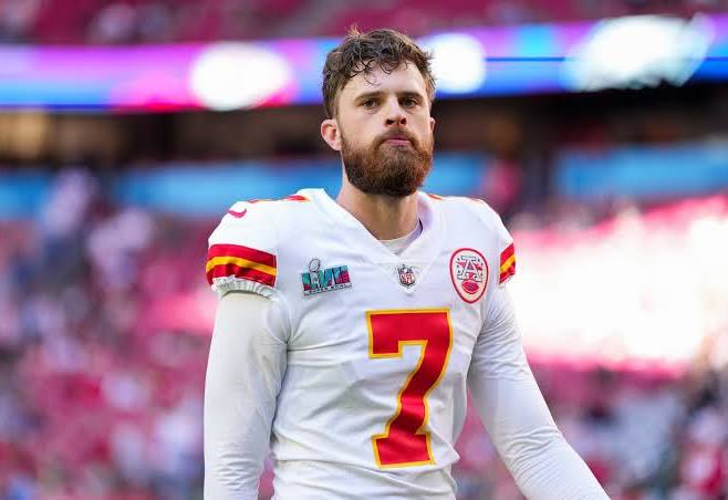 Charlie Kirk on X: "BREAKING: President Trump is expected to sign an executive order today reinstating the Presidential Fitness Test in public schools. He will be joined by Chiefs kicker Harrison Butker,