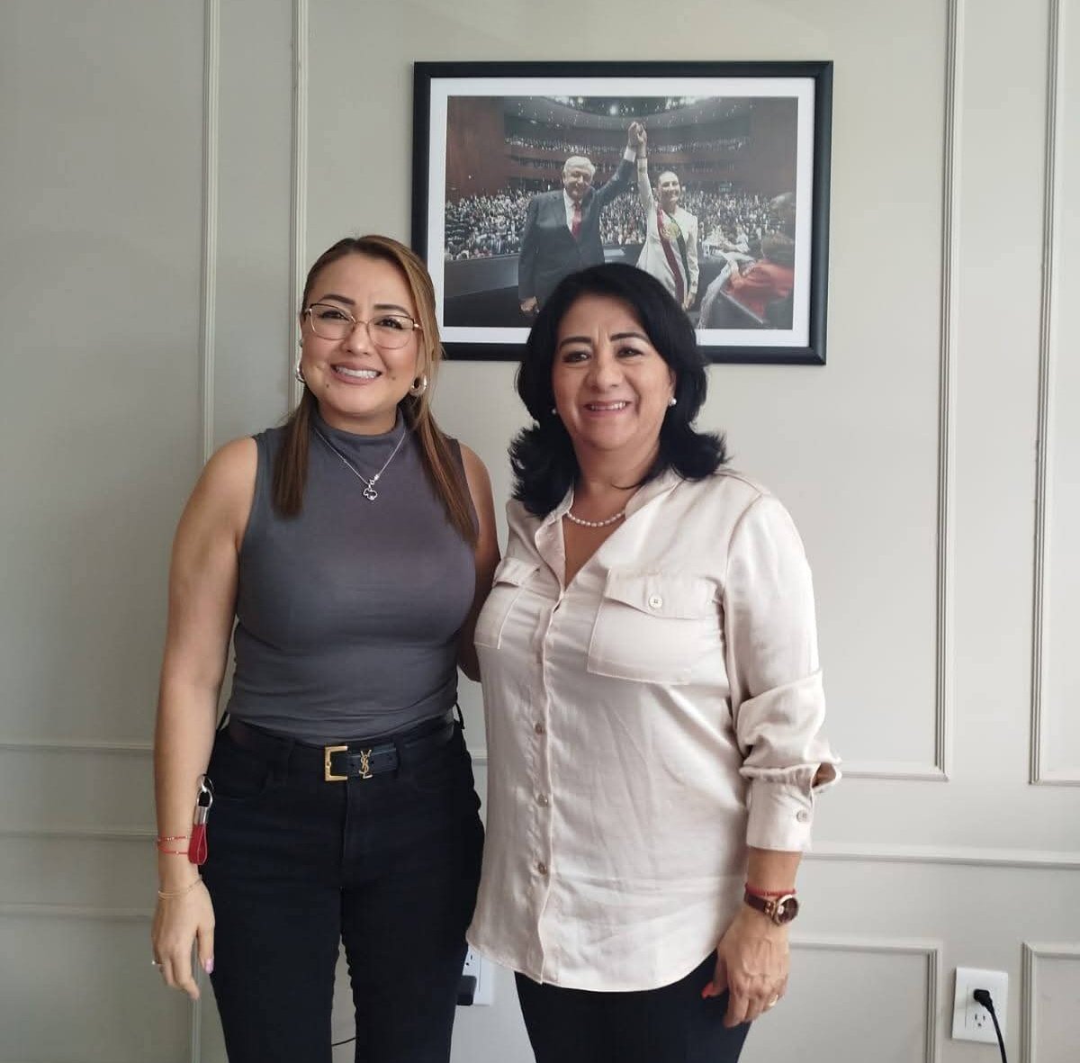 Beatriz Robles Gutiérrez (@beatrizroblesgs) on Twitter photo El tiempo de las mujeres es también el de fortalecer liderazgos y caminar juntas desde cada trinchera.
Un gusto coincidir contigo, <a href="/claudia_gayou/">Claudia Gayou</a>, en esta ruta de compromiso y transformación. 💜
#TiempoDeMujeres #LiderazgosFemeninos El tiempo de las mujeres es también el de fortalecer liderazgos y caminar juntas desde cada trinchera.
Un gusto coincidir contigo, <a href="/claudia_gayou/">Claudia Gayou</a>, en esta ruta de compromiso y transformación. 💜
#TiempoDeMujeres #LiderazgosFemeninos
