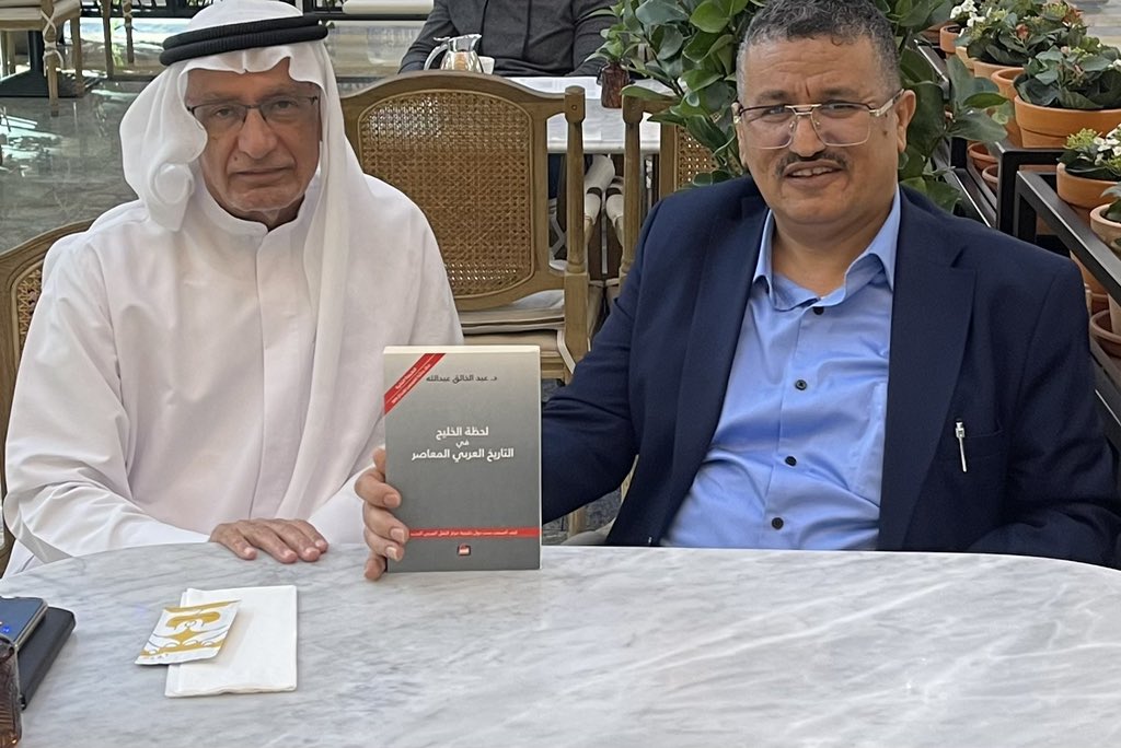من المؤسف أن نرى حسابات اماراتيه تعمل فتنه بين السعوديه ومصر وتدعم الحسابات المصريه المسيئه وحسابات إماراتية تدعم الاخونجي منير الماوري للهجوم على السعوديه وليش يدعمو كل حساب مسيى للسعوديه وانتو تشوفو بعينونكم وساكتين ؟
وش السبب ممكن تقلنا

هذا اخوانجي في ضيافتكم 😉