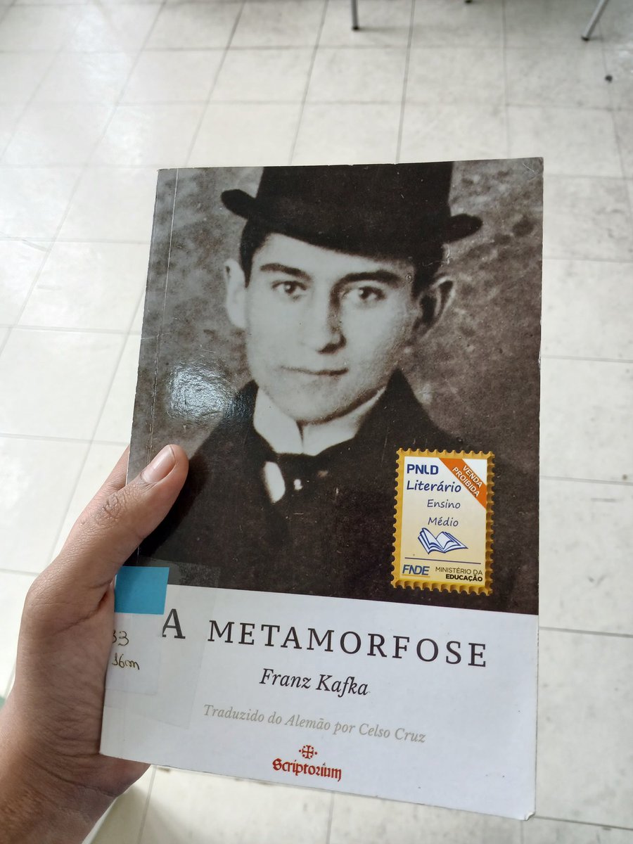 lavsstudy's tweet image. A biblioteca do meu colégio veii, amo meu cpm