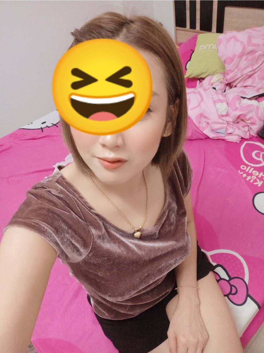 รี  ใจ ให้หน่อยนะคะ  เดี๋ยวแก้ผ้าให้ดู