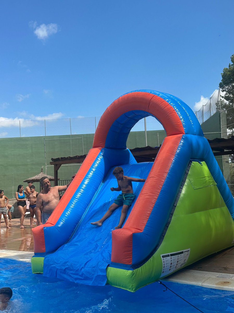 Hoy fiesta final de las escoletas de #Gilet patrocinada por el <a href="/AjGilet/">Ajuntament de Gilet</a> 😍 Lo hemos pasado en grande!! 

⚽️⛱️ #CampusGilet 🔵⚪️ #GiletEsOtraHistoria