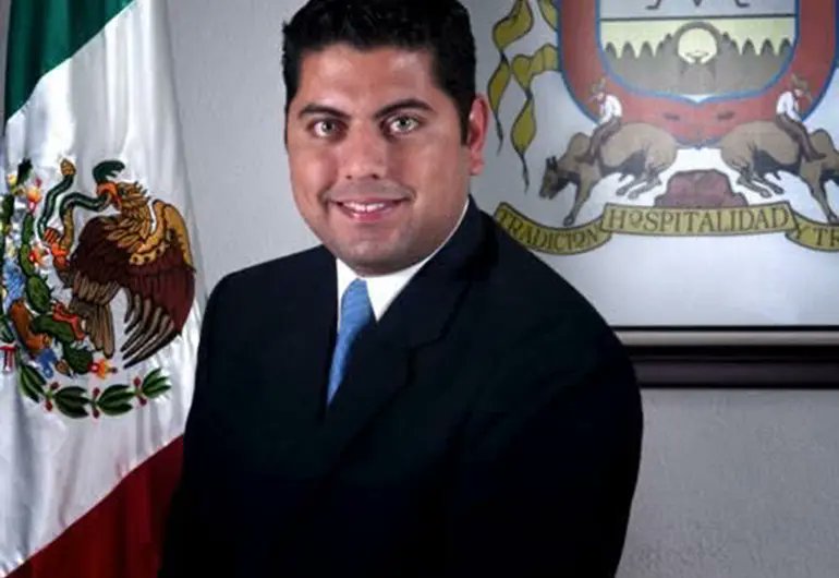 #Estados |⚫ Localizan sin vida al exalcalde interino de Villa de Álvarez, Colima.
Enrique Monroy Sánchez estaba desaparecido desde abril.
Autoridades confirmaron el hallazgo este 29 de julio.