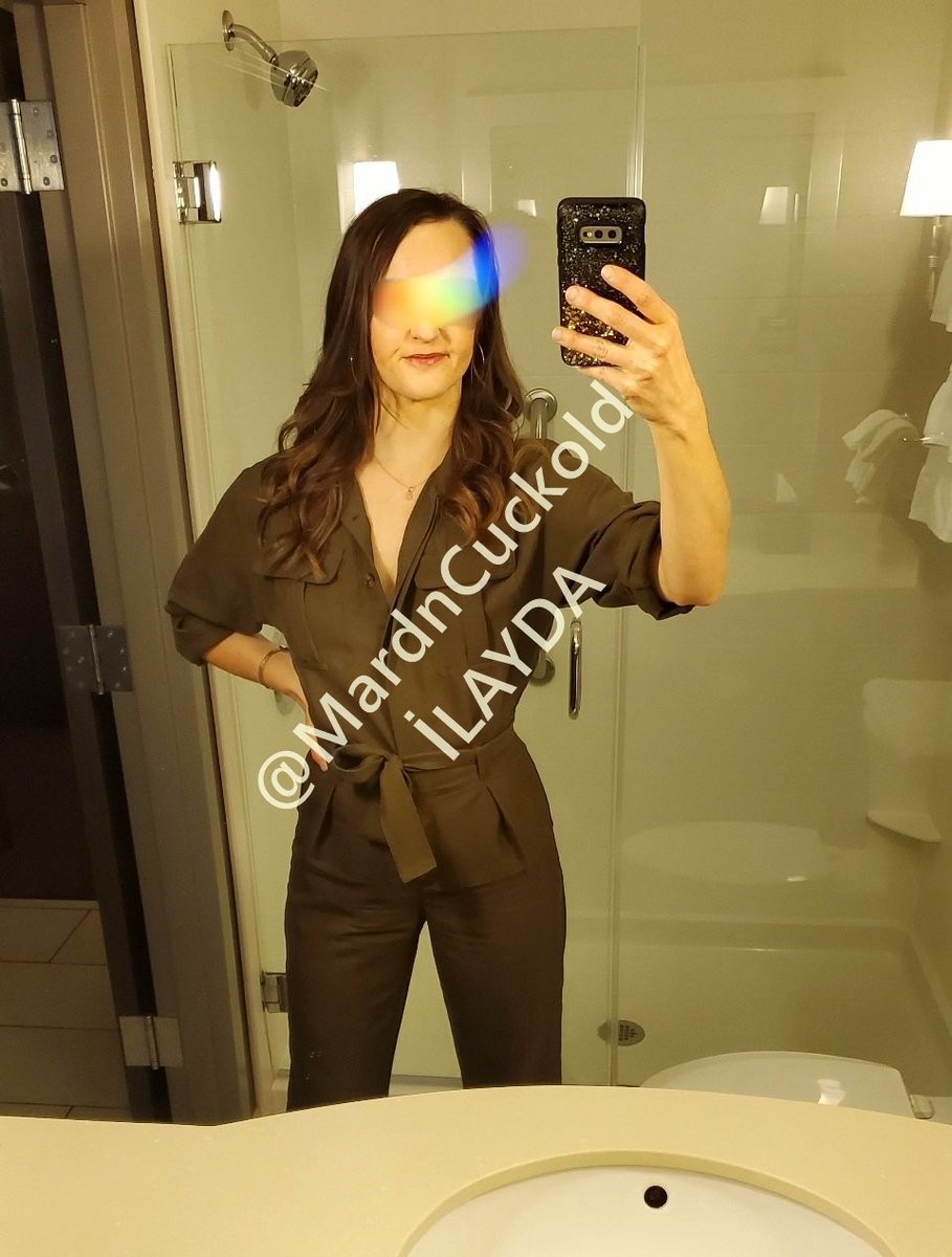 Evlilik yüzüğüm parlıyordu, sen üzerimdeyken.