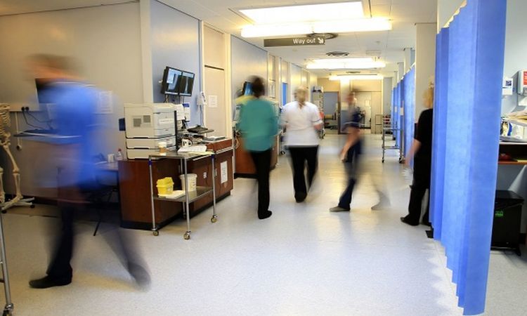 NHS ve BMA arasında grev sırasında hasta güvenliği tartışması yaşandı

olaygazete.co.uk/ingiltere-gund…