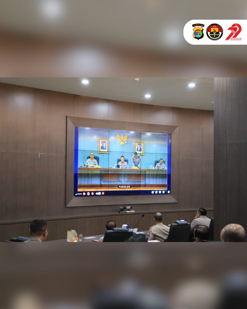 Halo Sekelik Polda Lampung! 

Kapolda Lampung Irjen Pol Helmy Santika, S.H., S.I.K., M.Si. hadiri kegiatan penyampaian arahan Bapak Kapolri Jenderal Polisi Drs. Listyo Sigit Prabowo, M.Si. secara virtual melalui Zoom Meeting pada Kamis, 31