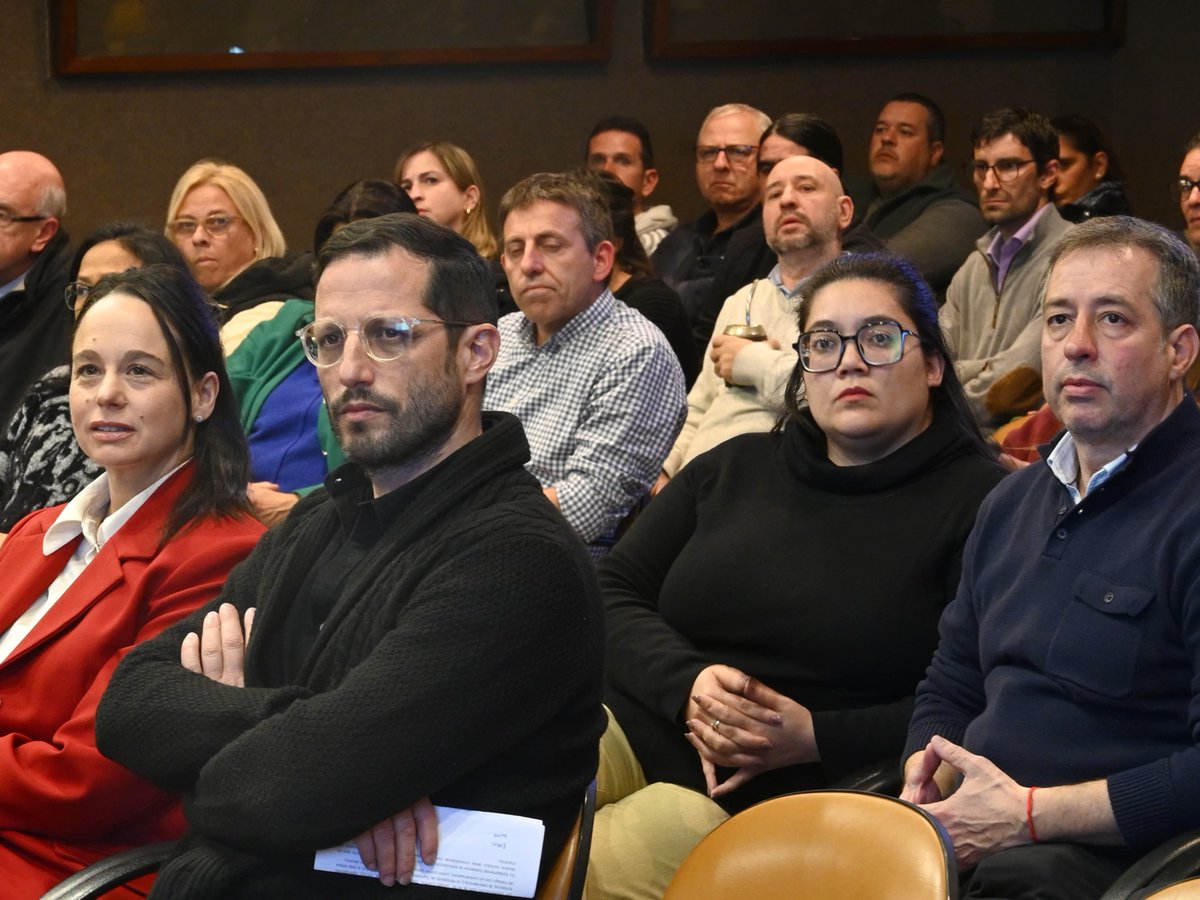 El Director de Turismo de <a href="/IntColonia/">IntendenciaColonia</a>, Martín Alvarez, participó del Conversatorio “A Bordo del Negocio: ¿Cómo Funciona el Sector de Cruceros?”, organizado por <a href="/Uruguay_Natural/">Uruguay Natural</a> y <a href="/montevideoIM/">Intendencia de MVD</a>  con el fin de fortalecer la articulación entre el sector público y privado.