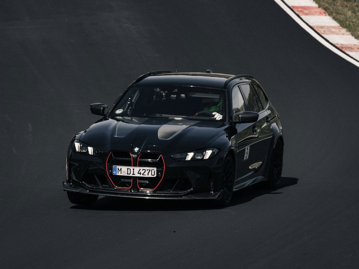 🏆 Nouveau record sur la Nordschleife du Nürburgring, réalisé par la BMW M3 CS Touring, qui devient le break le plus rapide de tous les temps sur l’enfer vert !

⏱️ Il lui aura fallu seulement 7:29.490 minutes pour faire un tour. À titre de comparaison, c’est 5 secondes plus