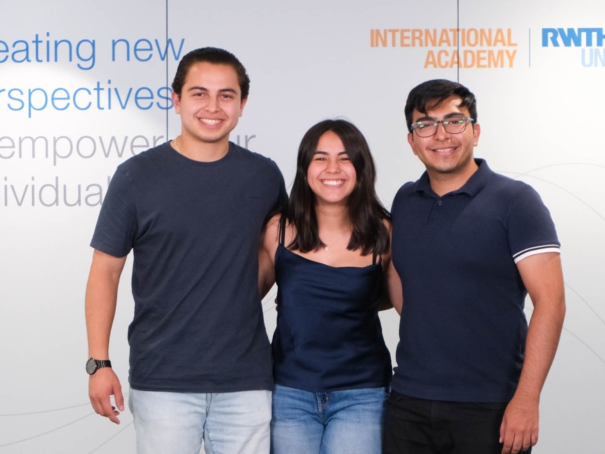 Los estudiantes participaron en la la RWTH Aachen University, una de las universidades técnicas más reconocidas de Alemania. Desarrollaron ideas prácticas, conocieron de cerca la industria y fortalecieron sus habilidades a través de estudios de caso reales 👏🇩🇪