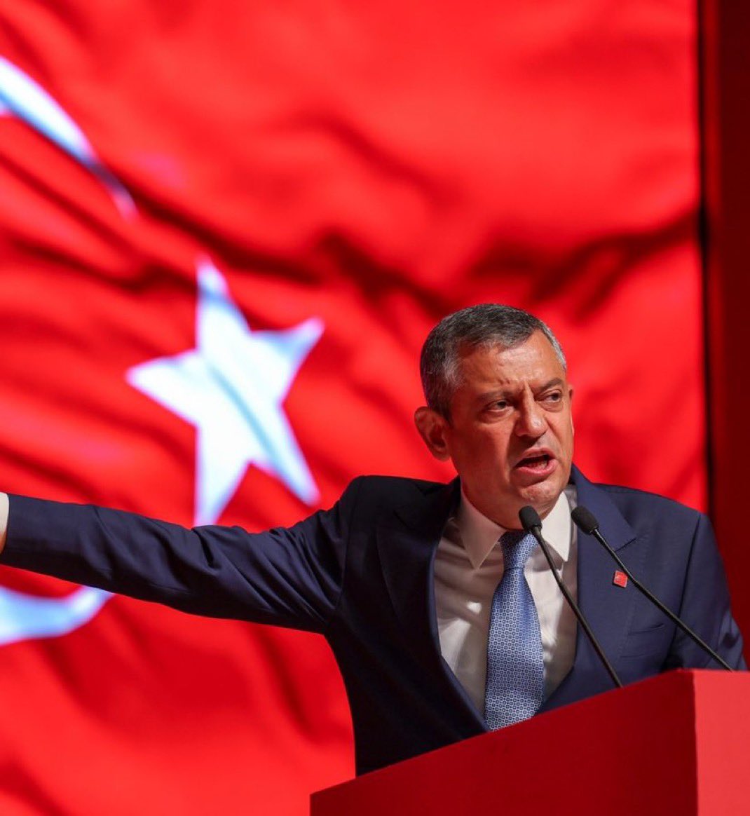 Ben özgür başkanıma sonsuz GÜVENİYORUM..O komisyona  girdiyse vardır bir bildiği....hemen galeyana gelmeyin harcamayın özgür başkanı.