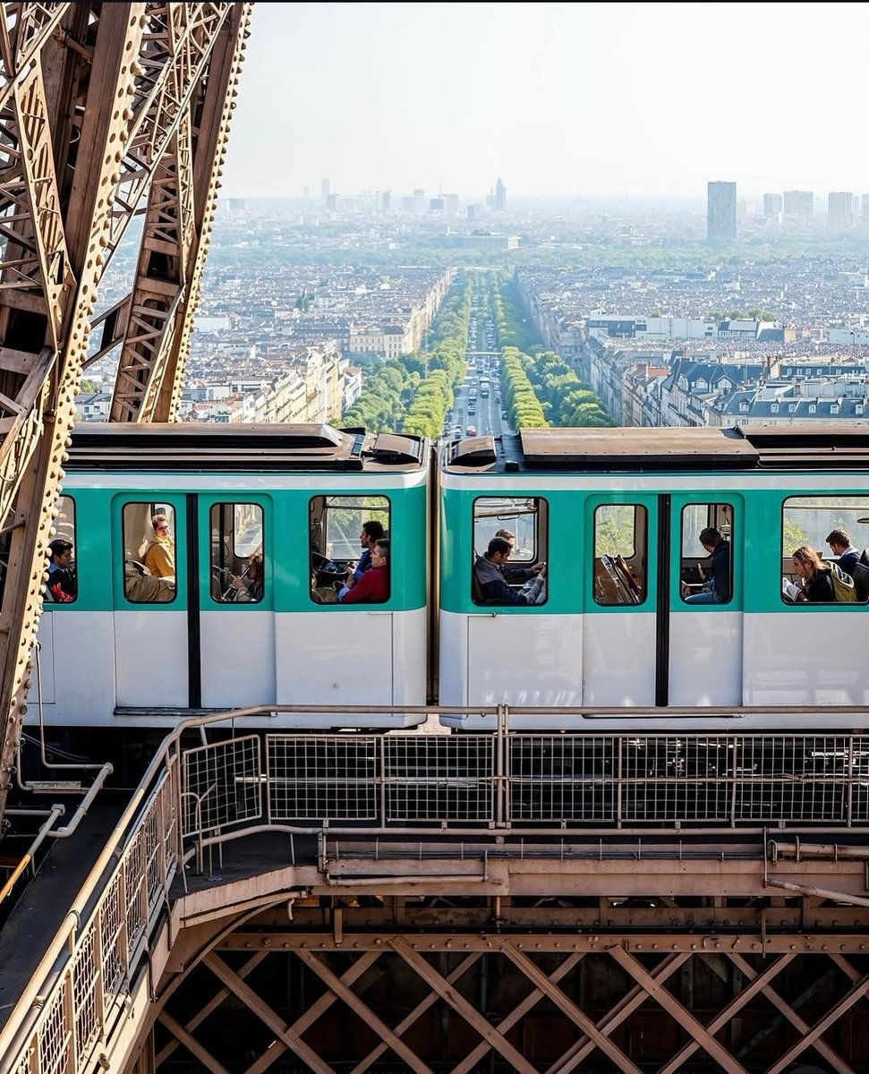[INSOLITE] Un artiste #AI a imaginé à quoi ressemblerait <a href="/LaTourEiffel/">La tour Eiffel</a> s'il y avait une station de métro en hauteur ! 👀 instagram.com/ifonly.ai <a href="/Metro_Insolite/">Métro de Paris Insolite 🚇</a>