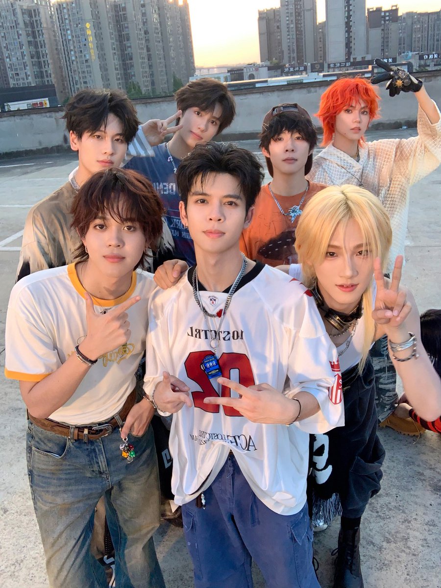 NexT1DEofficial's tweet image. 🌊The shooting of the main track music video is over! See you the day after tomorrow. Good night, everyohna💤