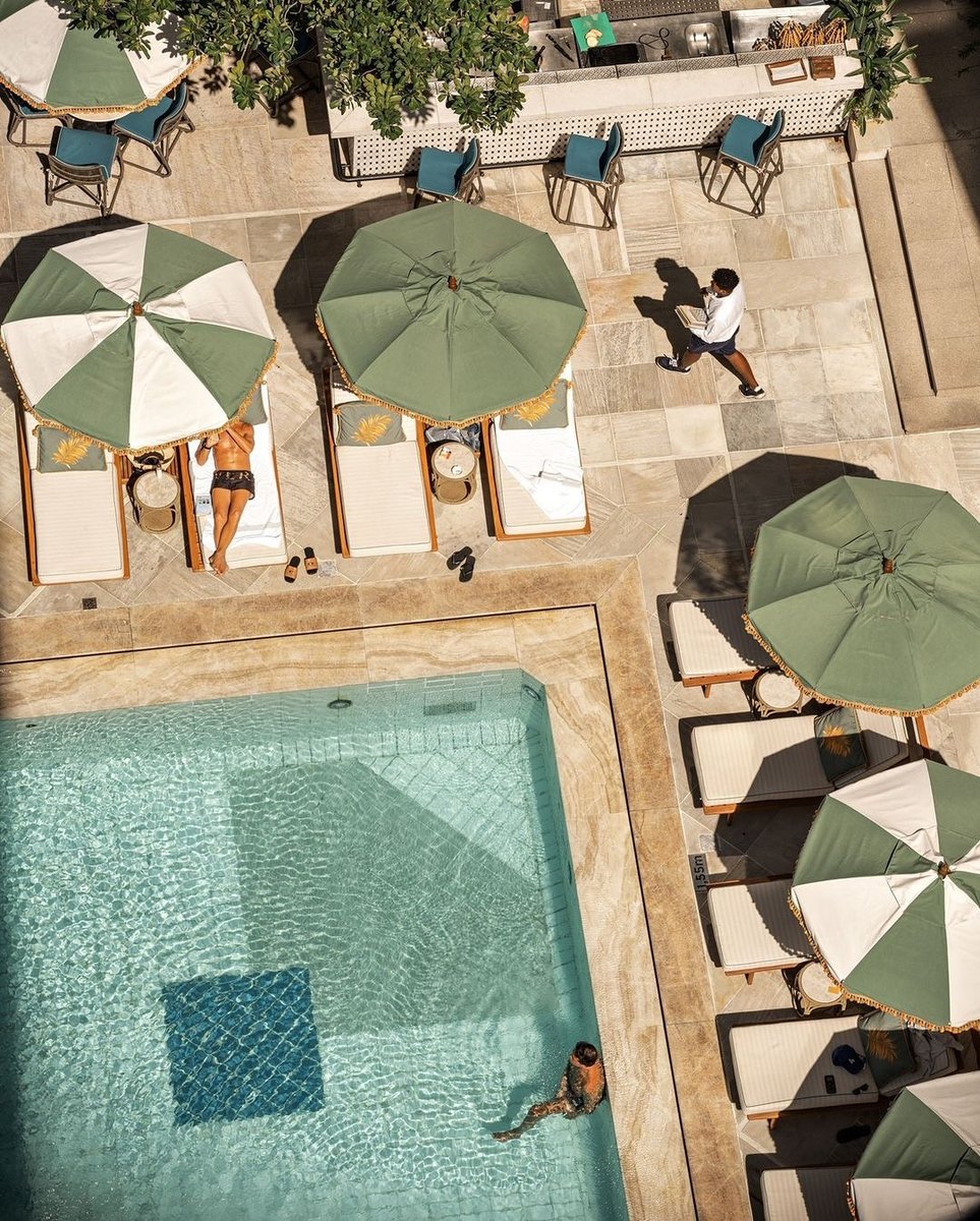 MBPrivateClient's tweet image. Copacabana Palace, where Rio starts. ⁣
⁣
Begin with breakfast in bed to the backdrop of cinematic views across Rio de Janeiro. Soak up the poolside scene or be sun kissed on golden sands at Copacabana Beach. This is the perfect day at The Copa. ⁣