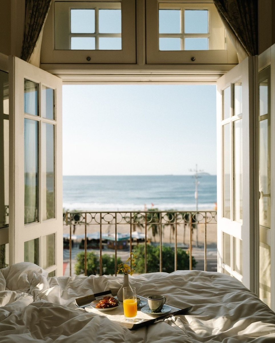MBPrivateClient's tweet image. Copacabana Palace, where Rio starts. ⁣
⁣
Begin with breakfast in bed to the backdrop of cinematic views across Rio de Janeiro. Soak up the poolside scene or be sun kissed on golden sands at Copacabana Beach. This is the perfect day at The Copa. ⁣