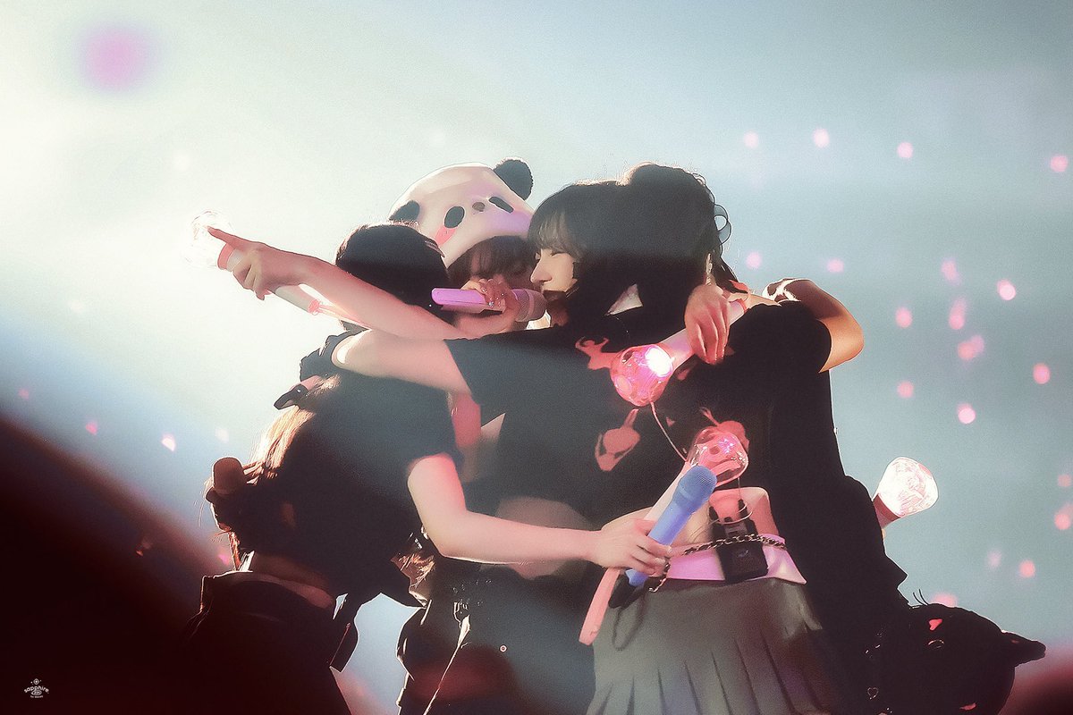 aiseulbear's tweet photo. 11주년 축하행 ㅠㅠㅠ 🩷💛💙💚💜
#Unpara11eledHappinessWithRV
#레드벨벳의_눈부신_11번째_여름 https://t.co/Xqau2JA20n