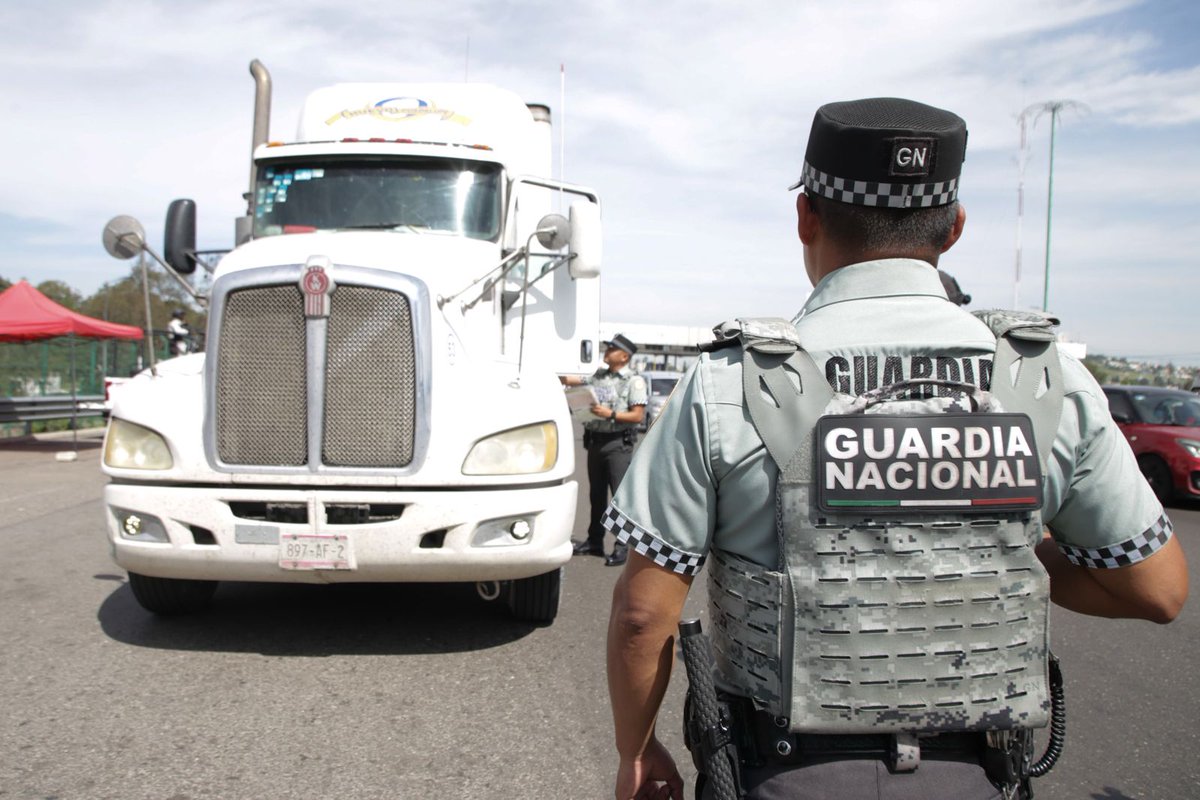 mediatiknoticia's tweet photo. 🛣️🛡️ Bajo el lema “Cero Robos en Carreteras”, Armenta refuerza la seguridad en vías de Puebla con apoyo de fuerzas armadas y órdenes de gobierno, alineado a la presidenta @Claudiashein . #PueblaSeguro #CeroRobos 🚔🤝
👉 Detalles: https://t.co/p19meLpNjx https://t.co/5hg8Qjynhf