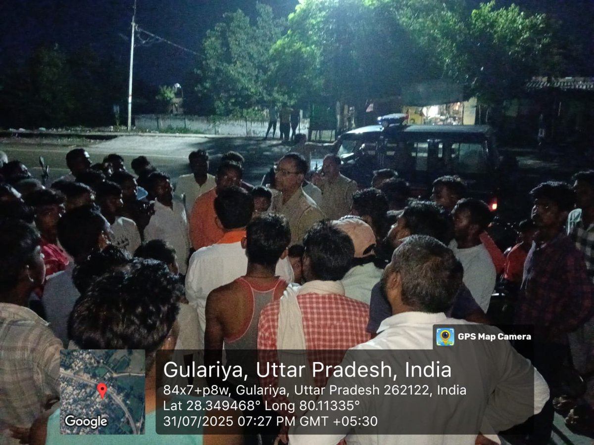 pilibhitpolice's tweet image. SP पीलीभीत के निर्देशन में थाना घुंघचाई पुलिस द्वारा थाना क्षेत्र में बैठक कर नागरिकों को ड्रोन संबंधी अफवाहों पर ध्यान न देने हेतु जागरूक किया गया। संदिग्ध सूचना/गतिविधि की जानकारी संबंधी थाने या #UP112 पर देने की अपील की। अफवाह फैलाने वालों पर कठोर कार्यवाही की जाएगी।
@dgpup