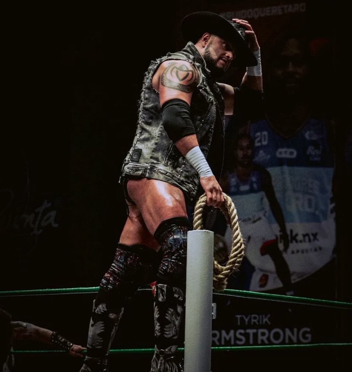 Lucha Libre Y Ya (@luchalibreyya) on Twitter photo #EnUnDíaComoHoy pero de 1984 nacía el hijo mayor de Juan y continuador del legado, <a href="/ElTexanoJr/">Texano Jr. (la pura reata)</a>.
¡Hoy en su cumpleaños le deseamos un muy feliz día y un año plagado de éxitos a La Pura Reata! 🥳 #EnUnDíaComoHoy pero de 1984 nacía el hijo mayor de Juan y continuador del legado, <a href="/ElTexanoJr/">Texano Jr. (la pura reata)</a>.
¡Hoy en su cumpleaños le deseamos un muy feliz día y un año plagado de éxitos a La Pura Reata! 🥳