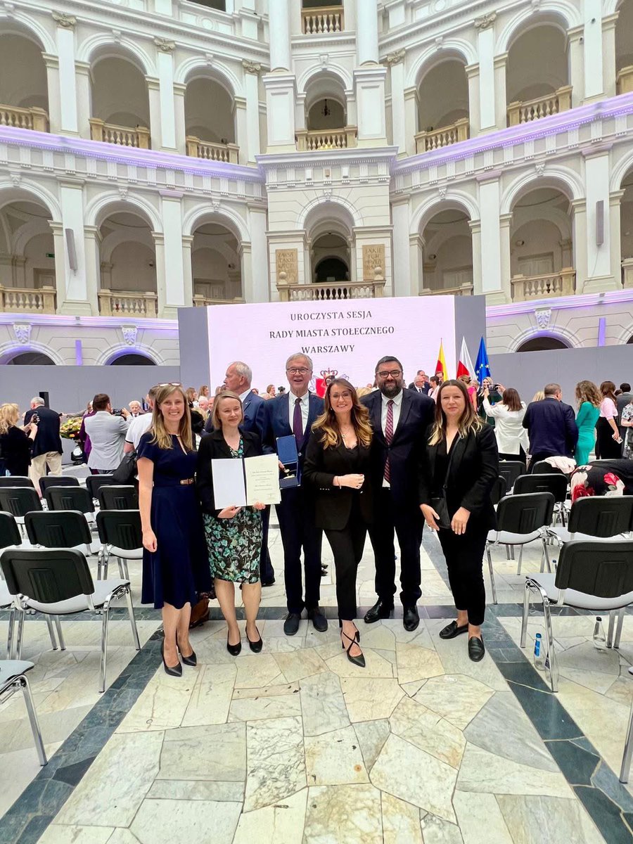 Dziś w Dużej Auli Politechniki Warszawskiej odbyła się Uroczysta Sesja Rady m. st. <a href="/warszawa/">Warszawa</a> zwołana z okazji Dnia Pamięci Warszawy. Tradycją jest, że sesja zwoływana jest zawsze w dzień poprzedzający rocznicę wybuchu Powstania Warszawskiego.
Podczas tej podniosłej uroczystości