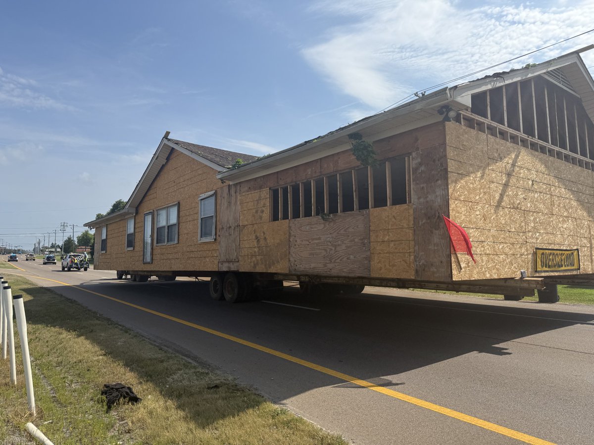 🚧 Traffic Alert – Murfreesboro 🚧

An oversized load (2,000-sq-ft house) will be moved through the city starting at 10 a.m. today.

📍Route:
Joe B. Jackson ➡️ Church St ➡️ Veterans Pkwy ➡️ Hwy 99 ➡️ Rockvale

🚔 Escorted by <a href="/THPNashville/">THPNashville</a> 

⚠️ Use caution and expect delays.